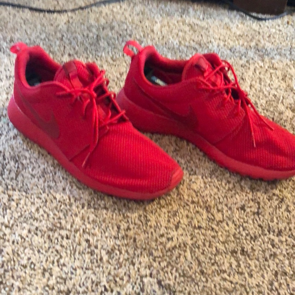 Red Nike Roshe